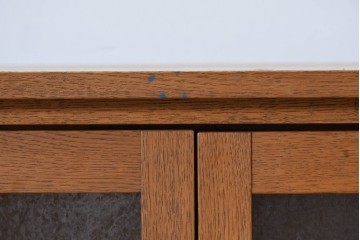 中古　トラックファニチャー (TRUCK FURNITURE)　ゆらぎのある型板ガラスに格子をあしらった扉がお洒落なサイドキャビネット　定価約26万円相当　(R-085214)