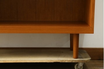 中古　美品　CHLOROS(クロロス)オリジナル　希少な廃番品　北欧デザインのおしゃれなハイブックシェルフ　(R-085215)
