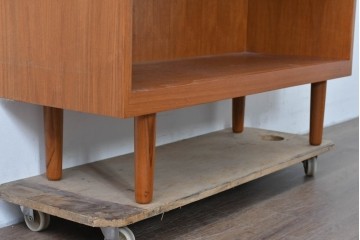 中古　美品　クロロス(CHLOROS)オリジナル　希少な廃番品　北欧デザインのおしゃれなハイブックシェルフ　(R-085215)