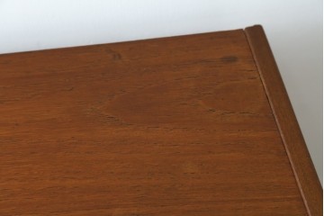 デンマークヴィンテージ　チーク材　無駄をそいだシンプルな佇まいが美しいチェスト　(R-085216)