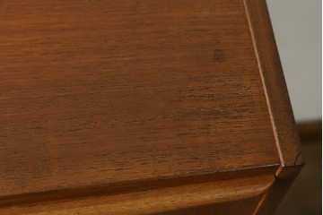 デンマークヴィンテージ　チーク材　無駄をそいだシンプルな佇まいが美しいチェスト　(R-085216)