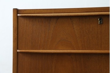 デンマークヴィンテージ　チーク材　無駄をそいだシンプルな佇まいが美しいチェスト　(R-085216)