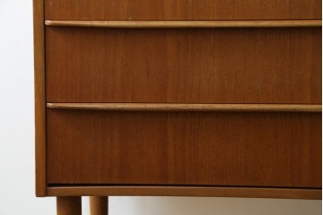デンマークヴィンテージ　チーク材　無駄をそいだシンプルな佇まいが美しいチェスト　(R-085216)