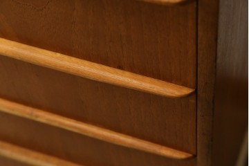デンマークヴィンテージ　チーク材　無駄をそいだシンプルな佇まいが美しいチェスト　(R-085216)