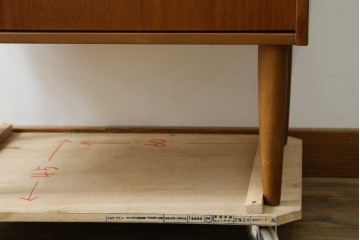 デンマークヴィンテージ　チーク材　無駄をそいだシンプルな佇まいが美しいチェスト　(R-085216)
