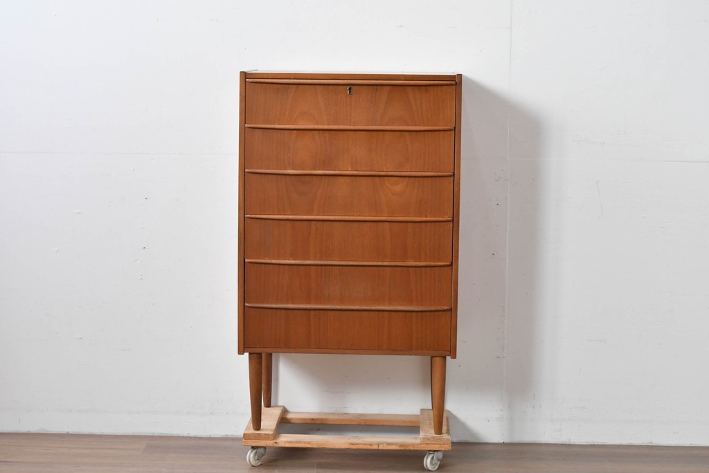 デンマークヴィンテージ　チーク材　無駄をそいだシンプルな佇まいが美しいチェスト　(R-085216)