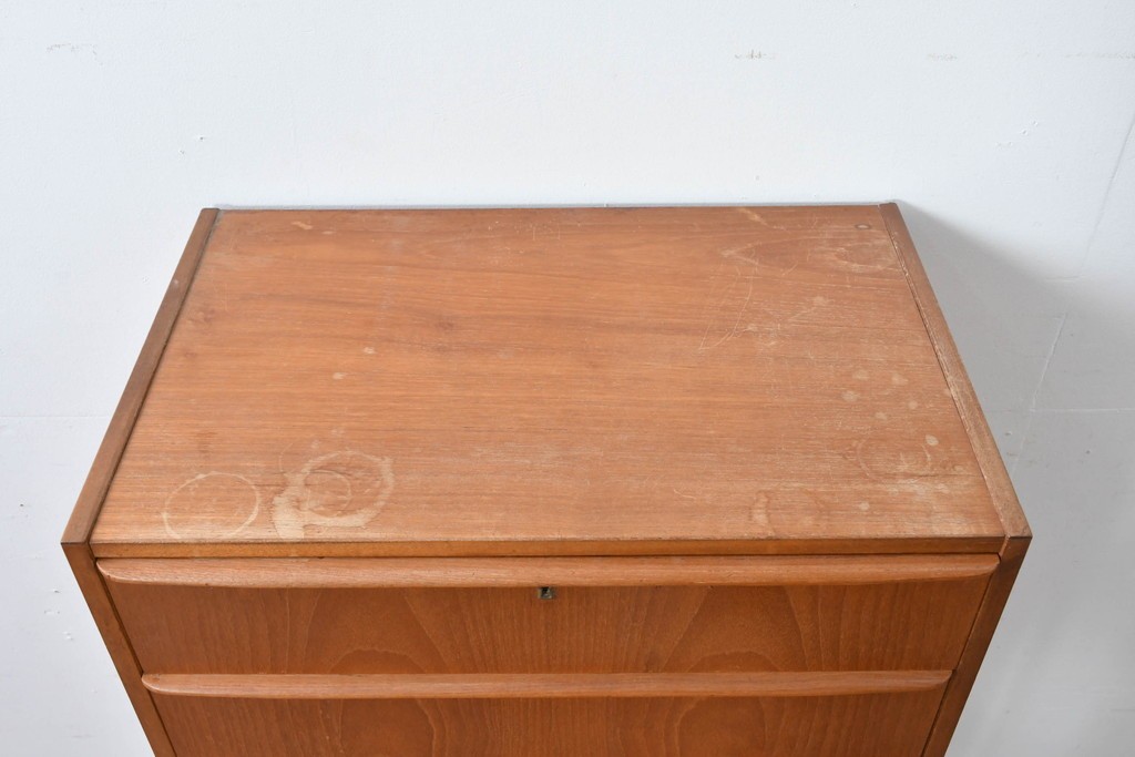 デンマークヴィンテージ　チーク材　無駄をそいだシンプルな佇まいが美しいチェスト　(R-085216)