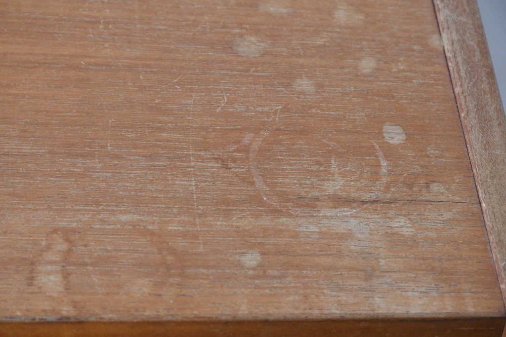 デンマークヴィンテージ　チーク材　無駄をそいだシンプルな佇まいが美しいチェスト　(R-085216)