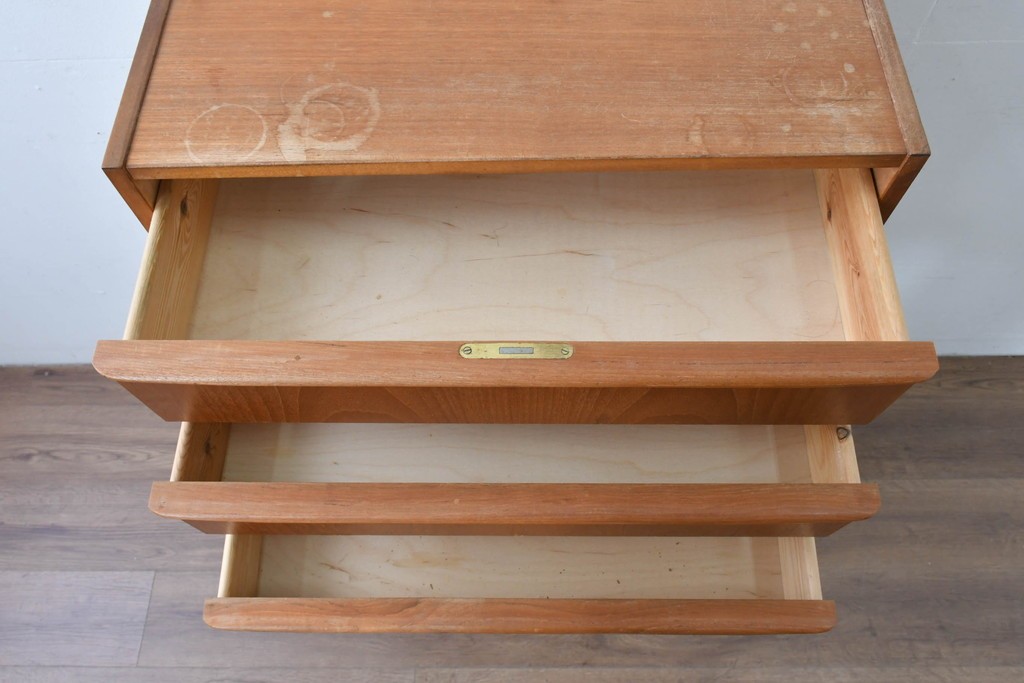 デンマークヴィンテージ　チーク材　無駄をそいだシンプルな佇まいが美しいチェスト　(R-085216)