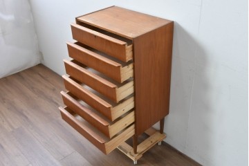 デンマークヴィンテージ　チーク材　無駄をそいだシンプルな佇まいが美しいチェスト　(R-085216)