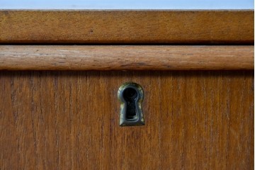 デンマークヴィンテージ　チーク材　無駄をそいだシンプルな佇まいが美しいチェスト　(R-085216)