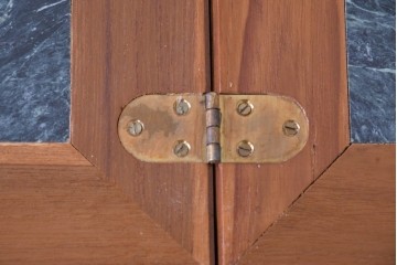 中古　ヨーロッパ高級輸入家具　上手物　チーク材　ワインラックに活躍!クラシカルな佇まいのサーバー　(R-085217)