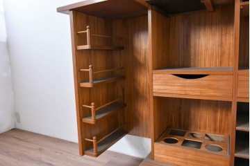 中古　ヨーロッパ高級輸入家具　上手物　チーク材　ワインラックに活躍!クラシカルな佇まいのサーバー　(R-085217)