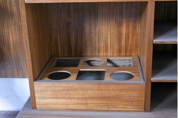 中古　ヨーロッパ高級輸入家具　上手物　チーク材　ワインラックに活躍!クラシカルな佇まいのサーバー　(R-085217)