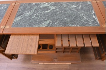 中古　ヨーロッパ高級輸入家具　上手物　チーク材　ワインラックに活躍!クラシカルな佇まいのサーバー　(R-085217)