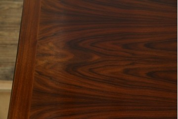 デンマークヴィンテージ　Dyrlund(デューロン)　ローズウッド材　深みのある色調で上質な佇まいの両袖机　定価約140万円　(R-085218)