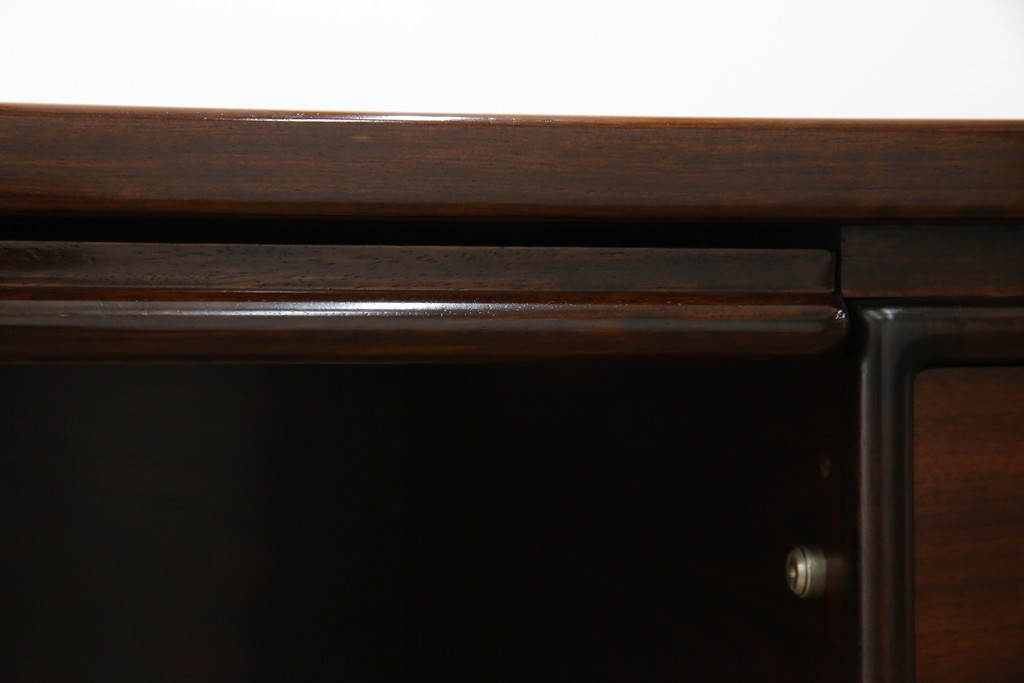 デンマークヴィンテージ　Dyrlund(デューロン)　ローズウッド材　深みのある色調で上質な佇まいの両袖机　定価約140万円　(R-085218)