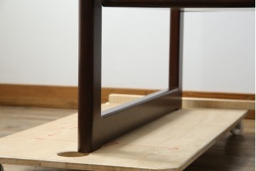 デンマークヴィンテージ　Dyrlund(デューロン)　ローズウッド材　深みのある色調で上質な佇まいの両袖机　定価約140万円　(R-085218)