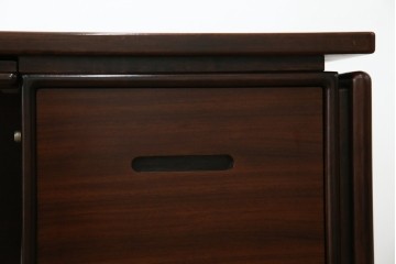 デンマークヴィンテージ　Dyrlund(デューロン)　ローズウッド材　深みのある色調で上質な佇まいの両袖机　定価約140万円　(R-085218)