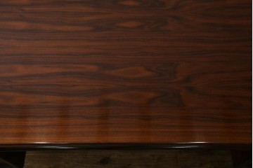 デンマークヴィンテージ　Dyrlund(デューロン)　ローズウッド材　深みのある色調で上質な佇まいの両袖机　定価約140万円　(R-085218)