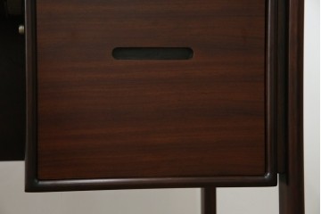 デンマークヴィンテージ　Dyrlund(デューロン)　ローズウッド材　深みのある色調で上質な佇まいの両袖机　定価約140万円　(R-085218)