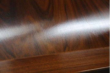 デンマークヴィンテージ　Dyrlund(デューロン)　ローズウッド材　深みのある色調で上質な佇まいの両袖机　定価約140万円　(R-085218)