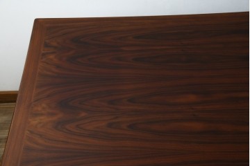 デンマークヴィンテージ　Dyrlund(デューロン)　ローズウッド材　深みのある色調で上質な佇まいの両袖机　定価約140万円　(R-085218)