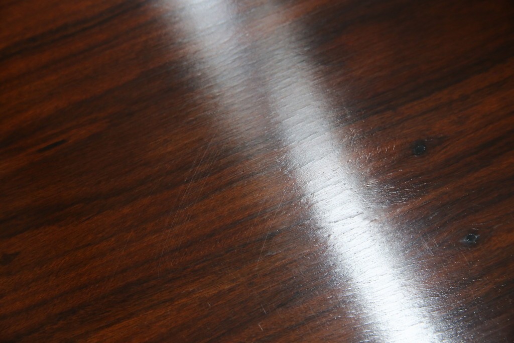 デンマークヴィンテージ　Dyrlund(デューロン)　ローズウッド材　深みのある色調で上質な佇まいの両袖机　定価約140万円　(R-085218)