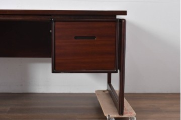 デンマークヴィンテージ　Dyrlund(デューロン)　ローズウッド　深みのある色調で上質な佇まいの両袖机　定価約140万円相当　(R-085218)