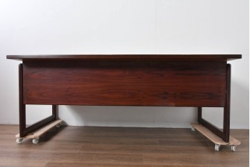デンマークヴィンテージ　Dyrlund(デューロン)　ローズウッド　深みのある色調で上質な佇まいの両袖机　定価約140万円相当　(R-085218)