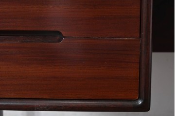 デンマークヴィンテージ　Dyrlund(デューロン)　ローズウッド　深みのある色調で上質な佇まいの両袖机　定価約140万円相当　(R-085218)