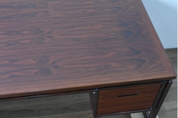 デンマークヴィンテージ　Dyrlund(デューロン)　ローズウッド　深みのある色調で上質な佇まいの両袖机　定価約140万円相当　(R-085218)