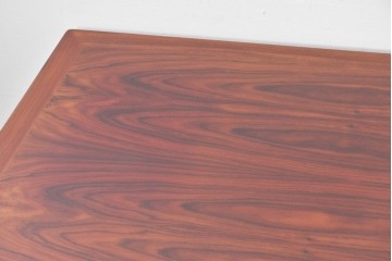 デンマークヴィンテージ　Dyrlund(デューロン)　ローズウッド　深みのある色調で上質な佇まいの両袖机　定価約140万円相当　(R-085218)