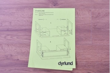 デンマークヴィンテージ　Dyrlund(デューロン)　ローズウッド　深みのある色調で上質な佇まいの両袖机　定価約140万円相当　(R-085218)