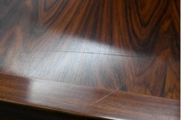 デンマークヴィンテージ　Dyrlund(デューロン)　ローズウッド　深みのある色調で上質な佇まいの両袖机　定価約140万円相当　(R-085218)