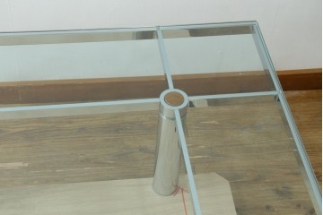 アメリカヴィンテージ　希少モデル　ノール(Knoll)　トビア・スカルパ(Tobia Scarpa)デザイン　構造美が映えるアンドレ(Andre)スクエアガラステーブル　(R-085220)
