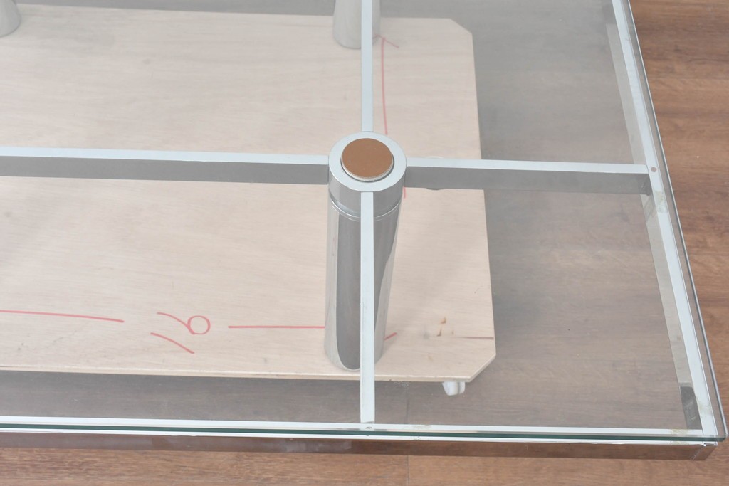アメリカヴィンテージ　希少モデル　ノール(Knoll)　トビア・スカルパ(Tobia Scarpa)デザイン　構造美が映えるアンドレ(Andre)スクエアガラステーブル　(R-085220)