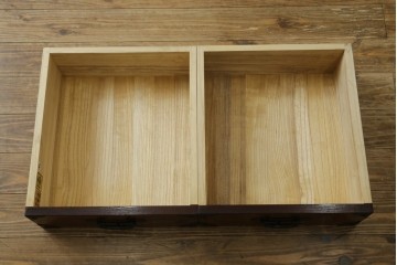 中古　美品　欅産業　仙台民芸箪笥(仙台箪笥)　漆塗りが美しい!!　重厚感のある衣装箪笥　(R-085221)