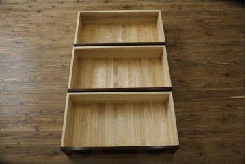 中古　美品　欅産業　仙台民芸箪笥(仙台箪笥)　漆塗りが美しい!!　重厚感のある衣装箪笥　(R-085221)