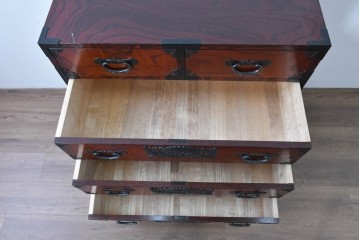 中古　美品　欅産業　仙台民芸箪笥(仙台箪笥)　漆塗りが美しい!!重厚感のある衣装箪笥　(R-085221)