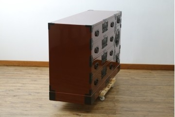 中古　美品　仙台民芸箪笥(仙台箪笥)　欅産業製　朱色漆塗り　華やかな漆の艶と牡丹金具が際立つ衣装箪笥　定価約110万円　(R-085222)