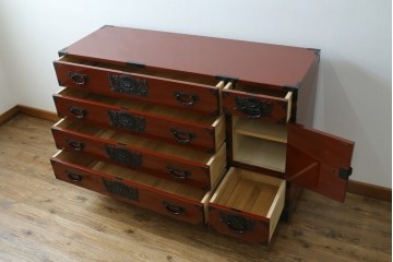 中古　美品　仙台民芸箪笥(仙台箪笥)　欅産業製　朱色漆塗り　華やかな漆の艶と牡丹金具が際立つ衣装箪笥　定価約110万円　(R-085222)