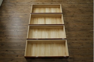 中古　美品　仙台民芸箪笥(仙台箪笥)　欅産業製　朱色漆塗り　華やかな漆の艶と牡丹金具が際立つ衣装箪笥　定価約110万円　(R-085222)