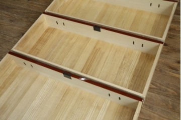 中古　美品　仙台民芸箪笥(仙台箪笥)　欅産業製　朱色漆塗り　華やかな漆の艶と牡丹金具が際立つ衣装箪笥　定価約110万円　(R-085222)