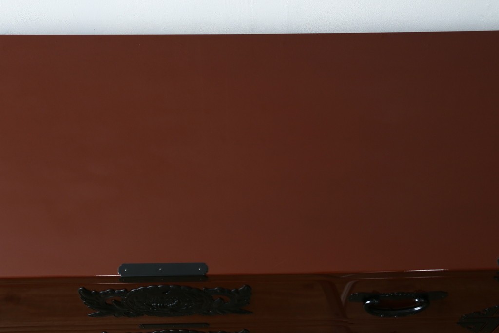 中古　美品　仙台民芸箪笥(仙台箪笥)　欅産業製　朱色漆塗り　華やかな漆の艶と牡丹金具が際立つ衣装箪笥　定価約110万円　(R-085222)