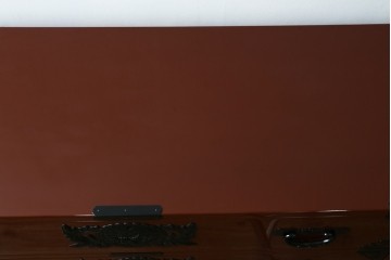 中古　美品　仙台民芸箪笥(仙台箪笥)　欅産業製　朱色漆塗り　華やかな漆の艶と牡丹金具が際立つ衣装箪笥　定価約110万円　(R-085222)