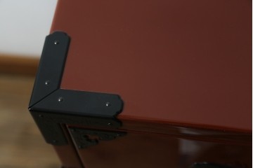 中古　美品　仙台民芸箪笥(仙台箪笥)　欅産業製　朱色漆塗り　華やかな漆の艶と牡丹金具が際立つ衣装箪笥　定価約110万円　(R-085222)