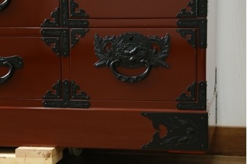 中古　美品　仙台民芸箪笥(仙台箪笥)　欅産業製　朱色漆塗り　華やかな漆の艶と牡丹金具が際立つ衣装箪笥　定価約110万円　(R-085222)