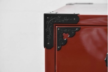 中古　美品　仙台民芸箪笥(仙台箪笥)　欅産業製　朱色漆塗り　華やかな漆の艶と牡丹金具が際立つ衣装箪笥　定価約110万円相当　(R-085222)