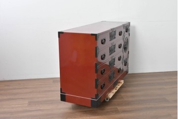 中古　美品　仙台民芸箪笥(仙台箪笥)　欅産業製　朱色漆塗り　華やかな漆の艶と牡丹金具が際立つ衣装箪笥　定価約110万円相当　(R-085222)